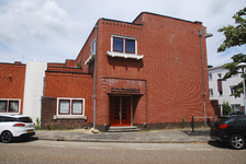 904311 Gezicht op de zijgevel van de 1e Da Costaschool (Brederoplein 13) te Utrecht.